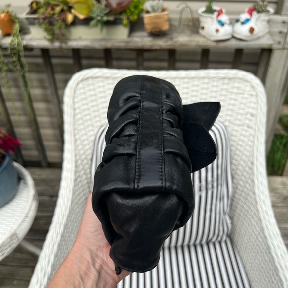 RARE Henri Bendel Orchid Black Leather Clutch - Picture 7 of 12
